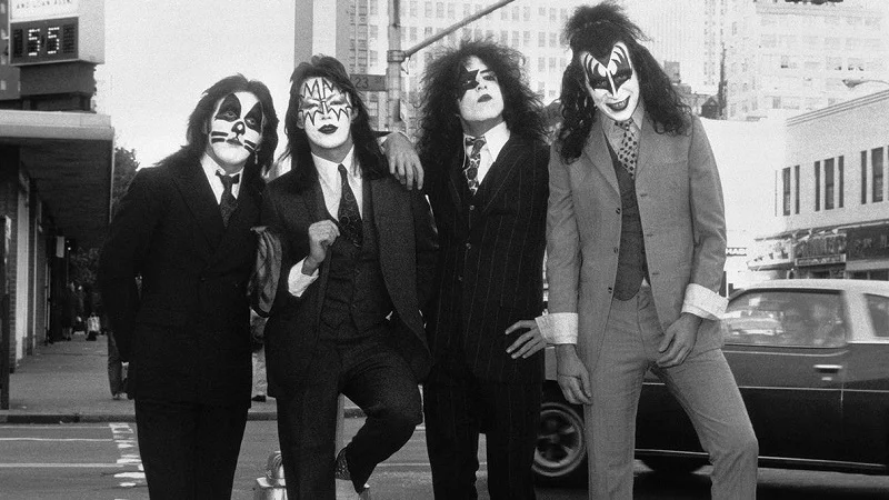 Dressed To KISS